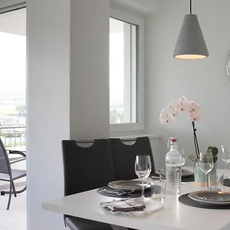 Casaluna Apartment *